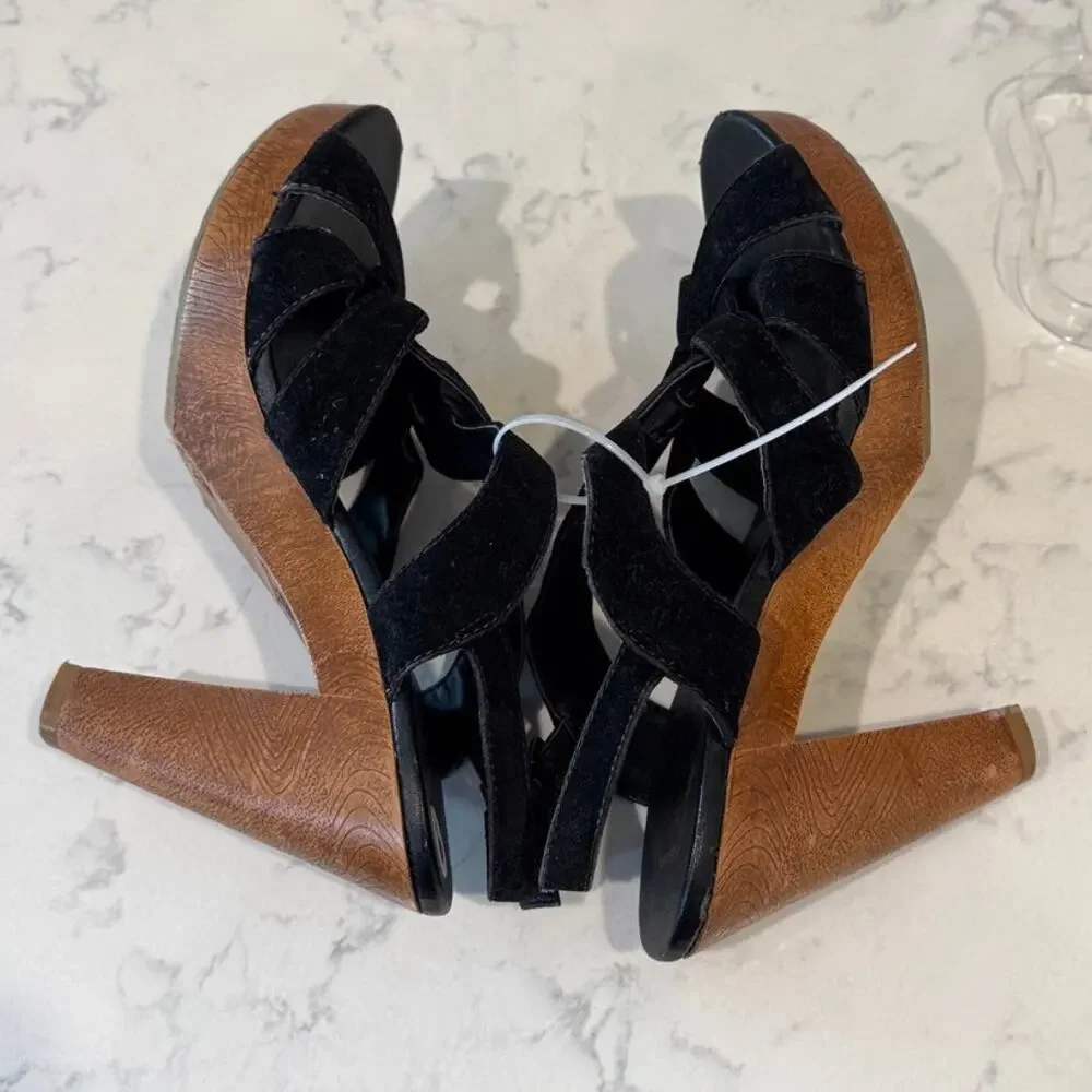 l.e.i. Black Faux suede sandals heels 90s Y2K size 9 it girl bohemian neutral